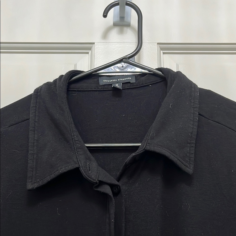 Universal Standard Collared Black Short Sleeve Bu… - image 8